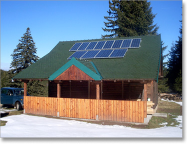 U okviru ovog projekta u Nacionalnom parku Kopaonik planinski domovi su opremljeni solarnim panelima